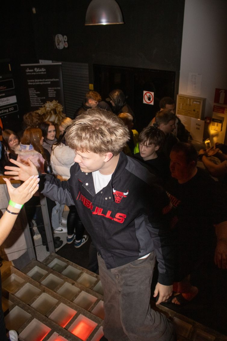 572010300_122145603212904919_7989026310420887482_n